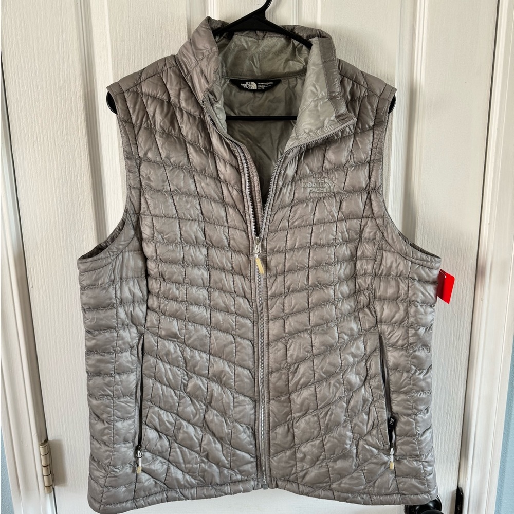 Excellent condition Women’s North Face Thermoball Trekker Vest